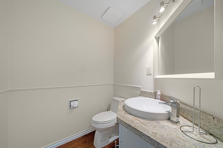 1072 Clements Avenue North Vancouver, BC - 13