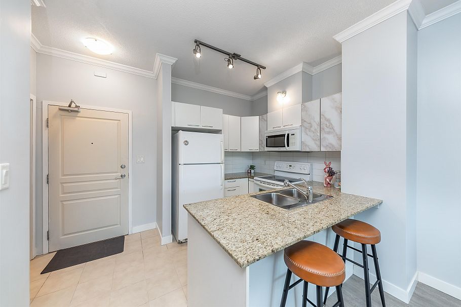 210 4028 Knight Street Vancouver, BC - 2