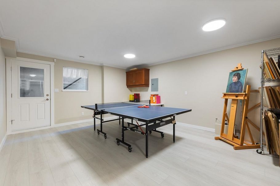 744 E 15th Street North Vancouver, BC - 30