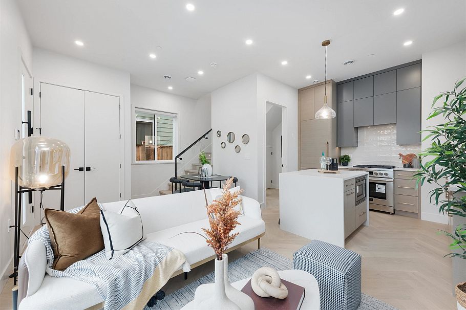 3351 Kaslo Street Vancouver, BC - 1