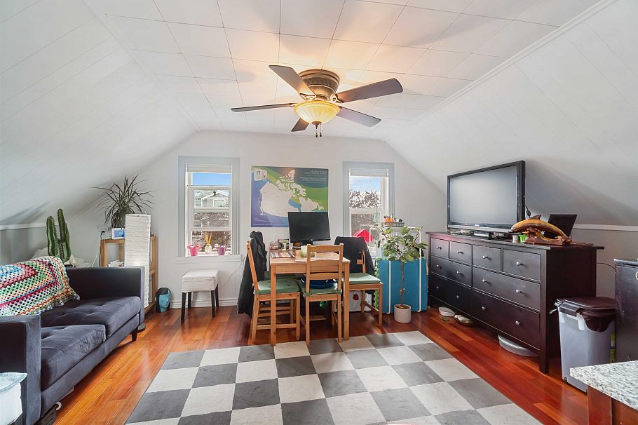 2235 East 52nd Avenue Vancouver, BC - 19