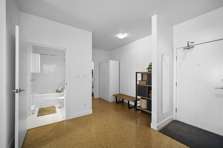 402 2828 Main Street Vancouver, BC - 2