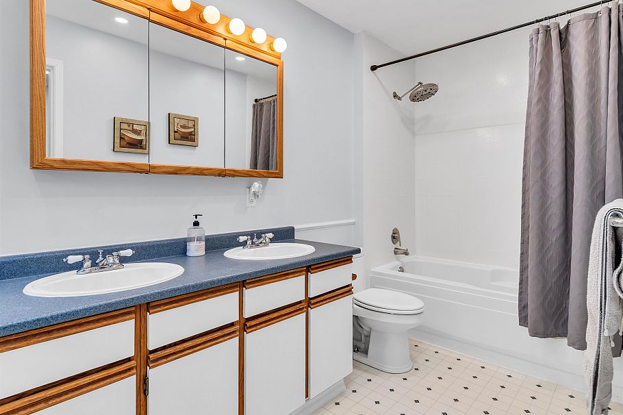 3970 Phyllis Road North Vancouver, BC - 27