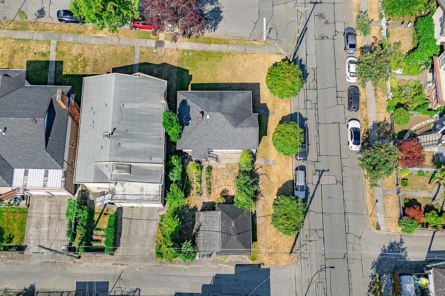 3060 Parker Street Vancouver, BC - 3