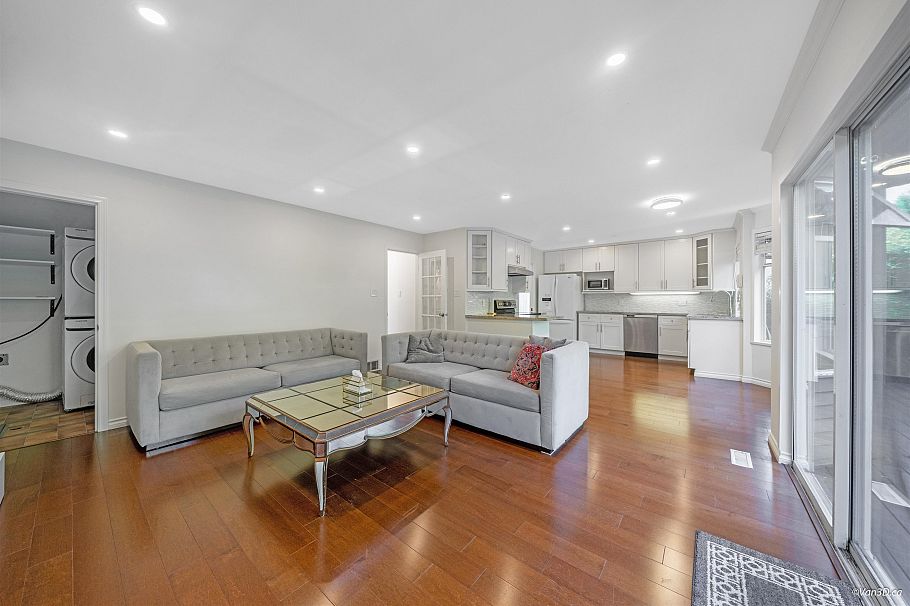 1072 Clements Avenue North Vancouver, BC - 9