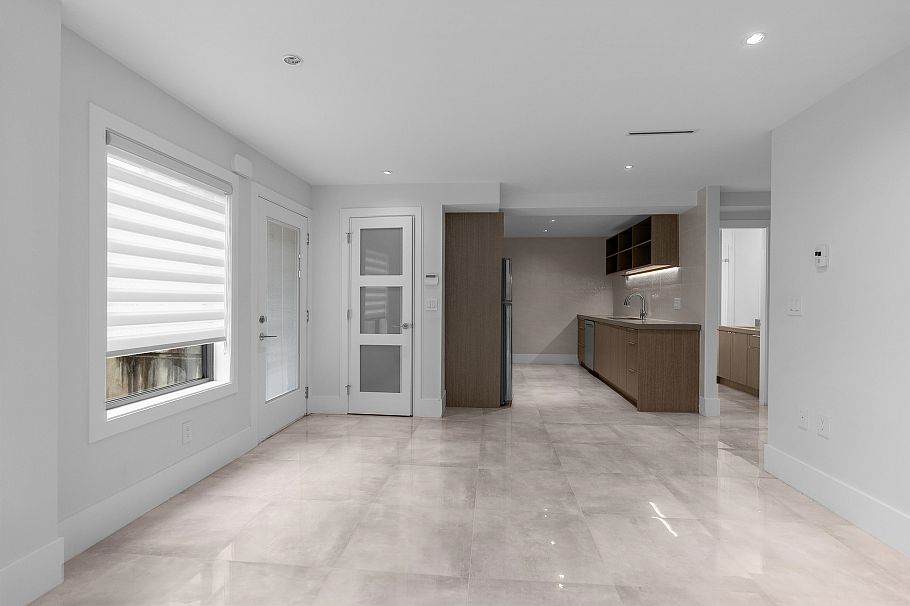 925 Beaumont Drive North Vancouver, BC - 33