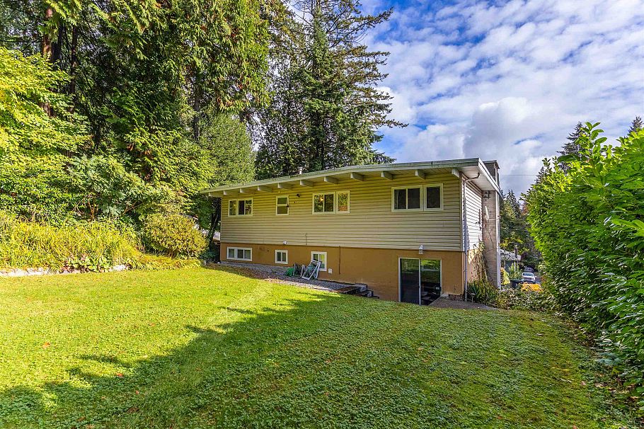 3063 Royal Avenue North Vancouver, BC - 20