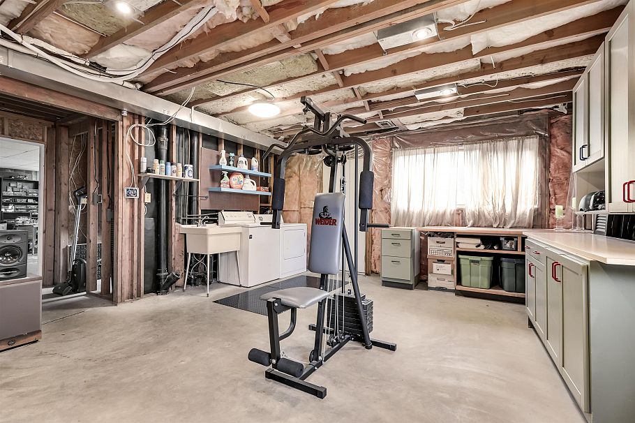 2419 Weymouth Place North Vancouver, BC - 25