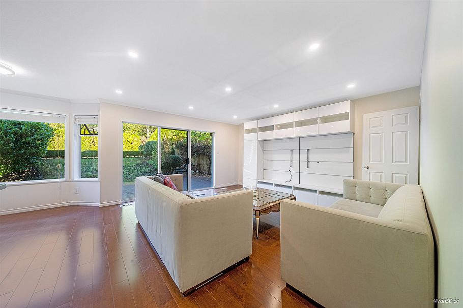 1072 Clements Avenue North Vancouver, BC - 4