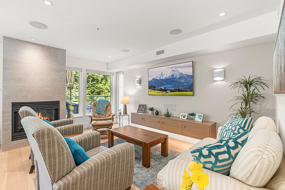 4 2425 Edgemont Boulevard North Vancouver, BC - 2