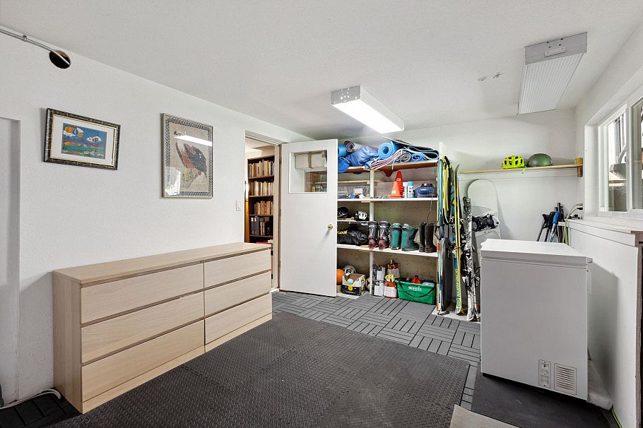 2591 Belloc Street North Vancouver, BC - 28