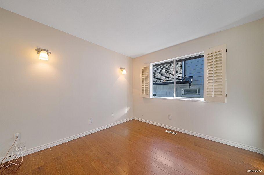 1072 Clements Avenue North Vancouver, BC - 12