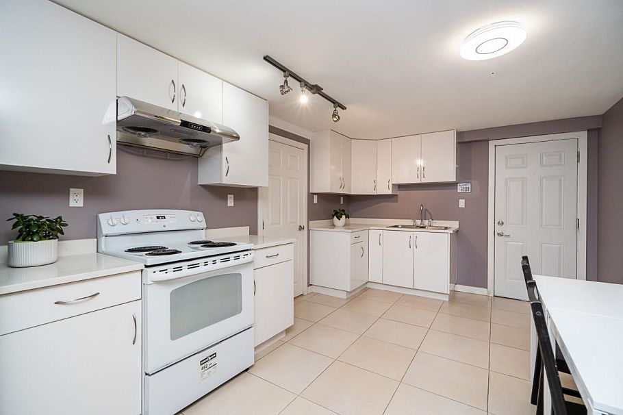 7621 Elliott Street Vancouver, BC - 23