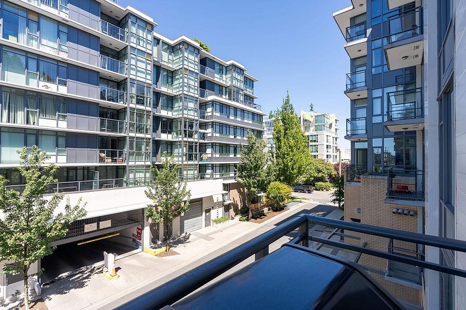309 2565 Maple Street Vancouver, BC - 32