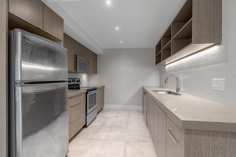 925 Beaumont Drive North Vancouver, BC - 34