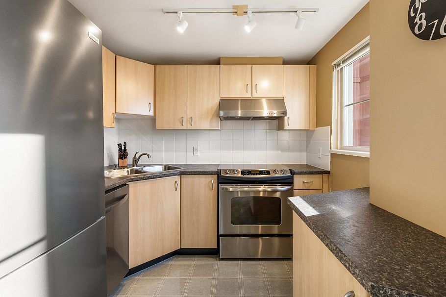 1206 121 W 15th Street North Vancouver, BC - 12