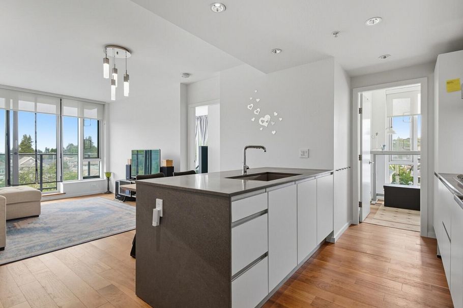 702 8488 Cornish Street Vancouver, BC - 1