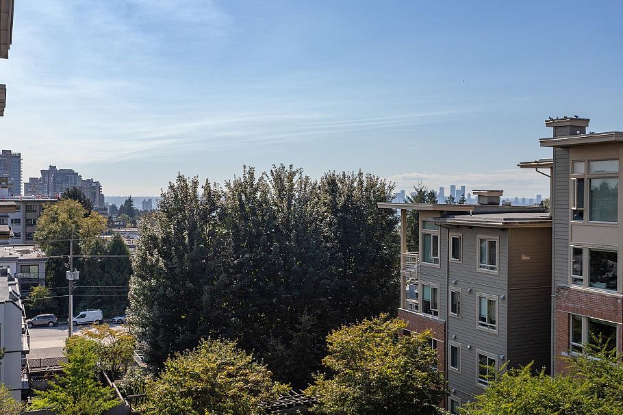 526 119 W 22nd Street North Vancouver, BC - 30