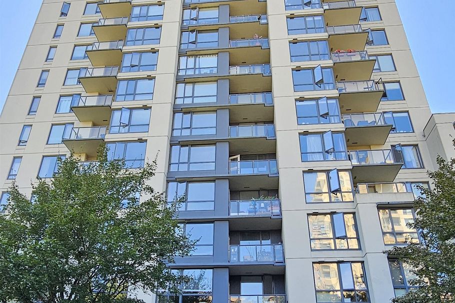 512 3588 Crowley Drive Vancouver, BC - 1