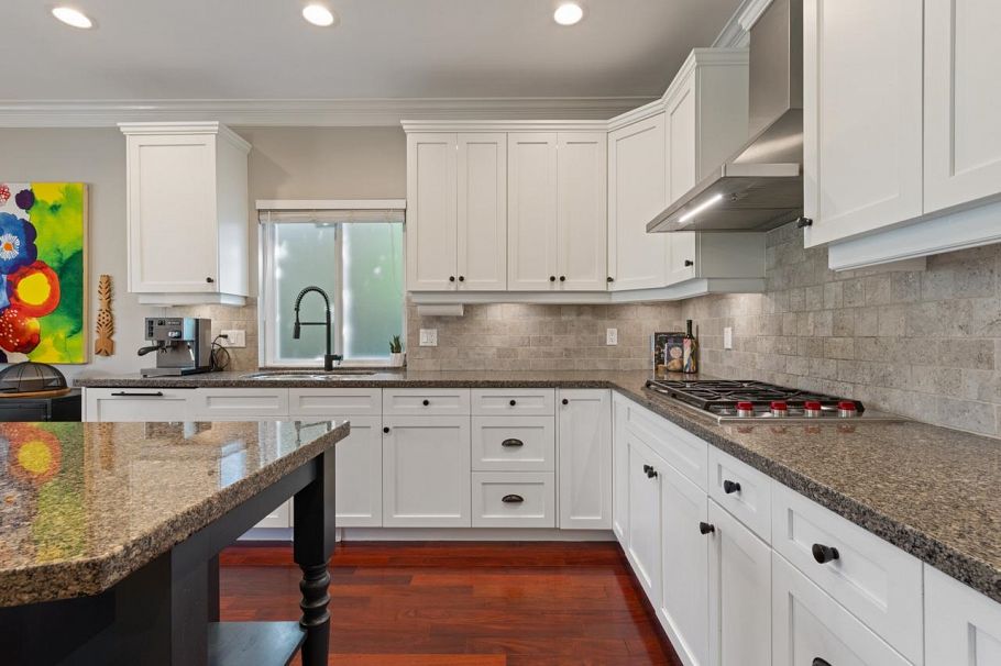 744 E 15th Street North Vancouver, BC - 10