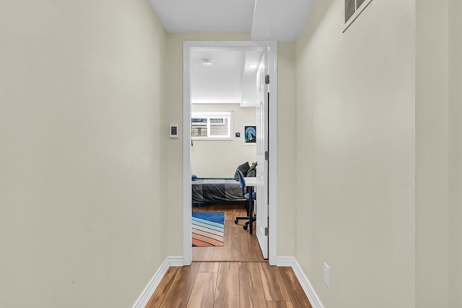 2433 Philip Avenue North Vancouver, BC - 18