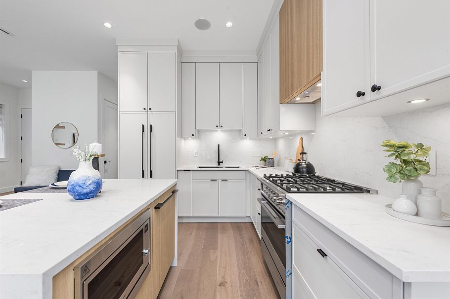 2 878 E 37th Avenue Vancouver, BC - 16