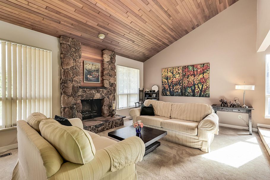 2419 Weymouth Place North Vancouver, BC - 2