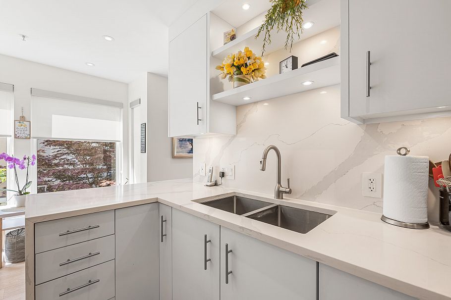 4 2425 Edgemont Boulevard North Vancouver, BC - 11