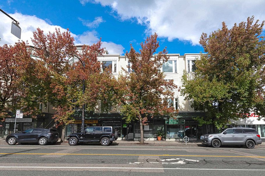 215 3727 W 10th Avenue Vancouver, BC - 1