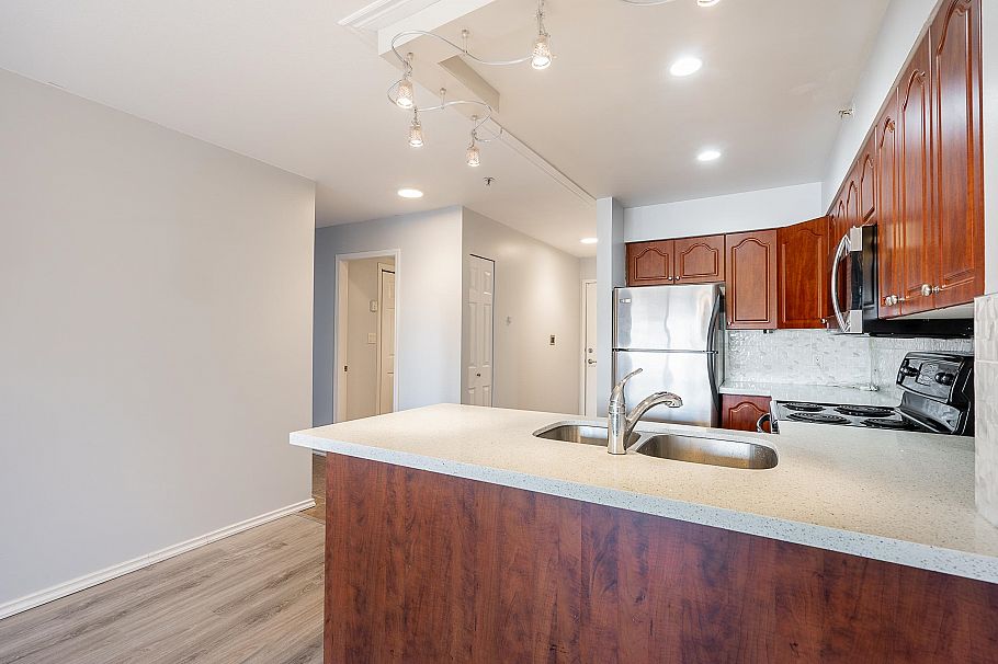 208 633 W 16th Avenue Vancouver, BC - 4