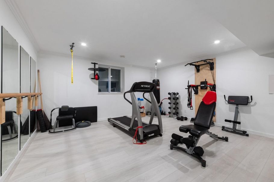 744 E 15th Street North Vancouver, BC - 31