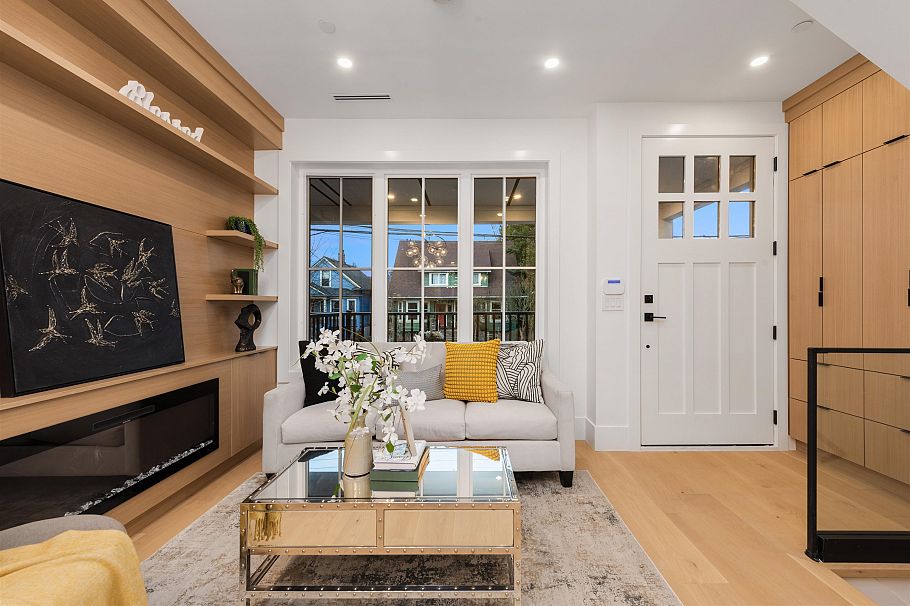 2052 Ferndale Street Vancouver, BC - 2