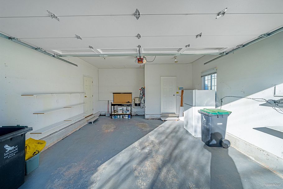 1072 Clements Avenue North Vancouver, BC - 34