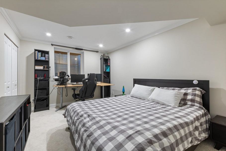 744 E 15th Street North Vancouver, BC - 29