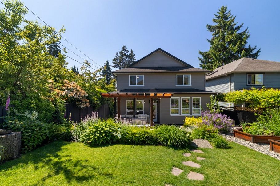 744 E 15th Street North Vancouver, BC - 37