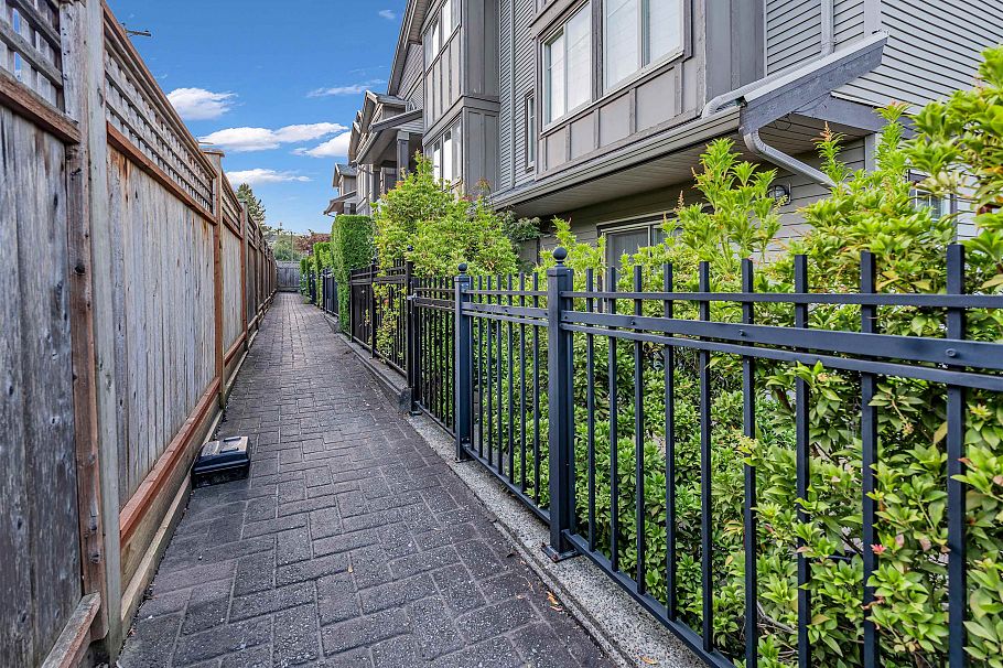 8 3139 Smith Avenue Burnaby, BC - 20