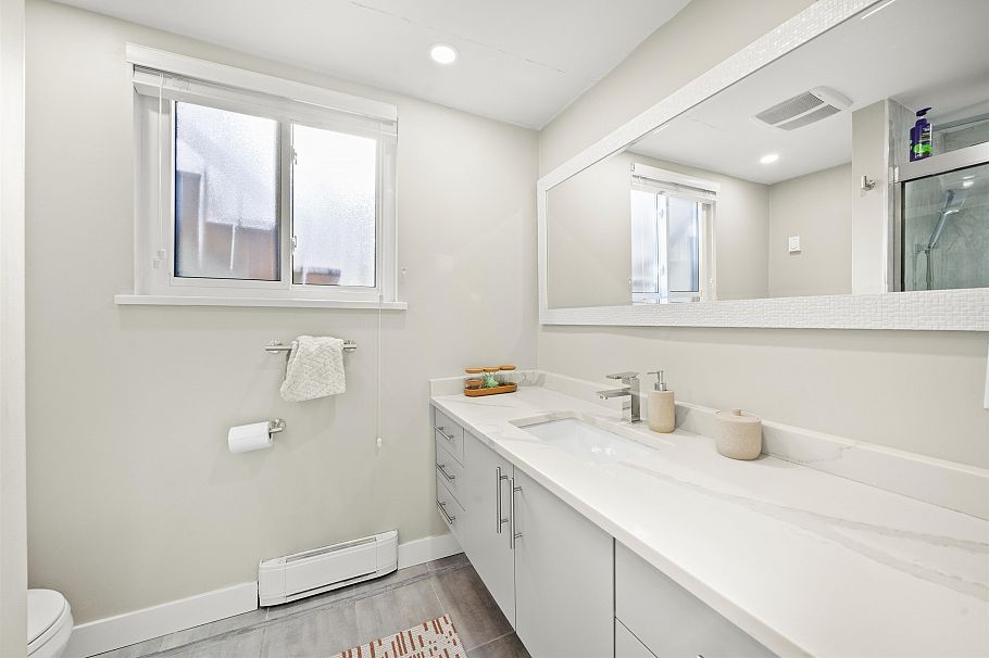 2333 Kirkstone Road North Vancouver, BC - 22