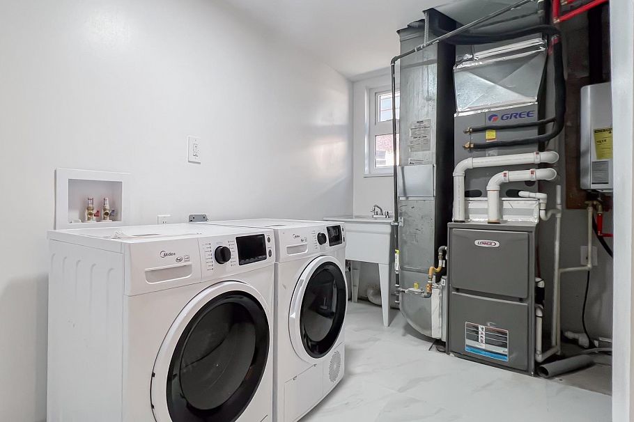 3361 E 28th Avenue Vancouver, BC - 19