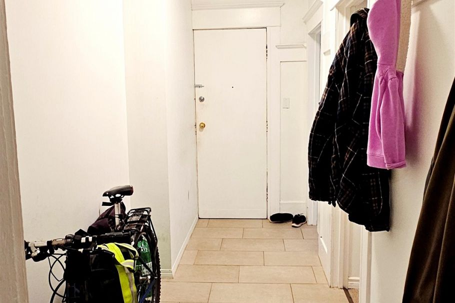 1072 E 55th Avenue Vancouver, BC - 5