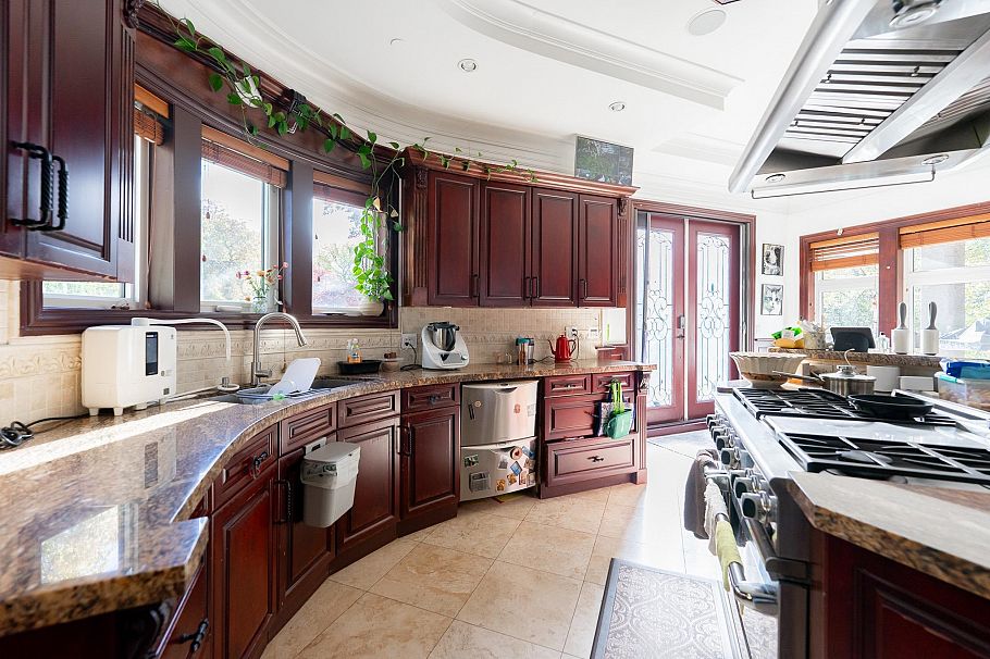 2502 W 36th Avenue Vancouver, BC - 15