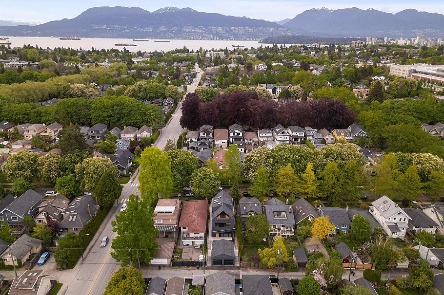 1 2764 W 14th Avenue Vancouver, BC - 36