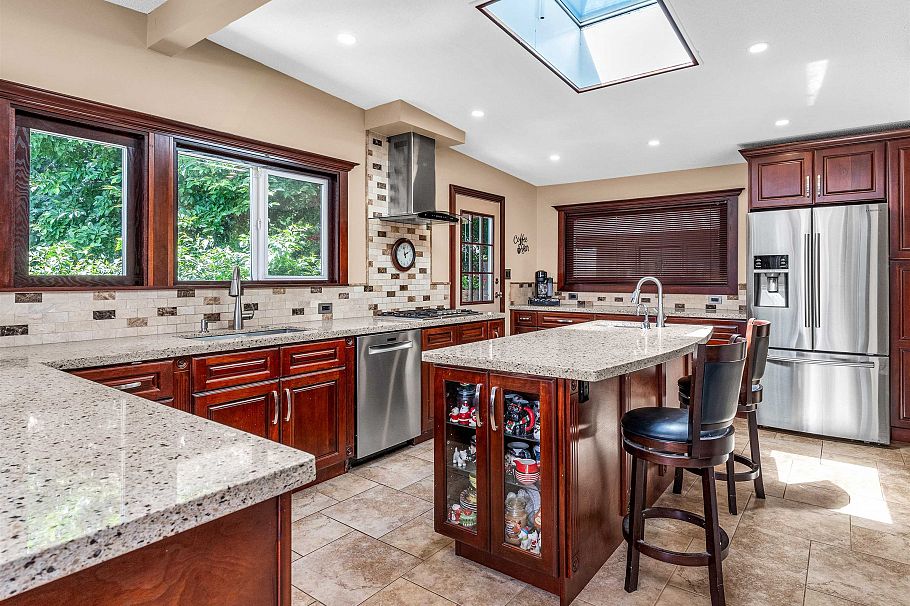 2990 Eddystone Crescent North Vancouver, BC - 2