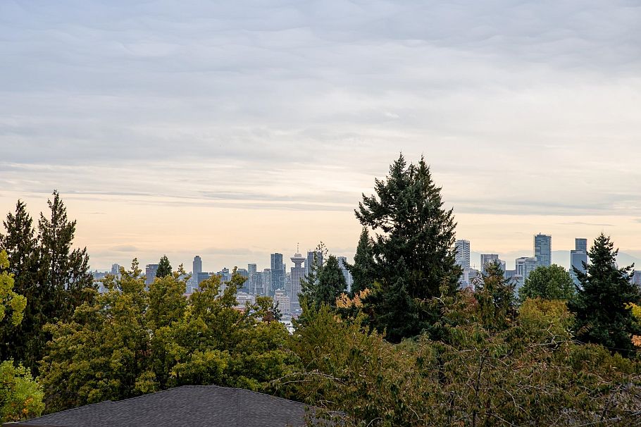 529 E 11th Street North Vancouver, BC - 33