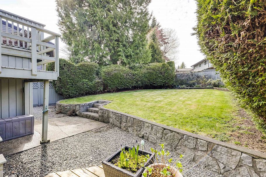 2419 Weymouth Place North Vancouver, BC - 28
