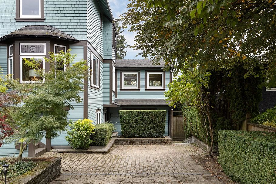 529 E 11th Street North Vancouver, BC - 3