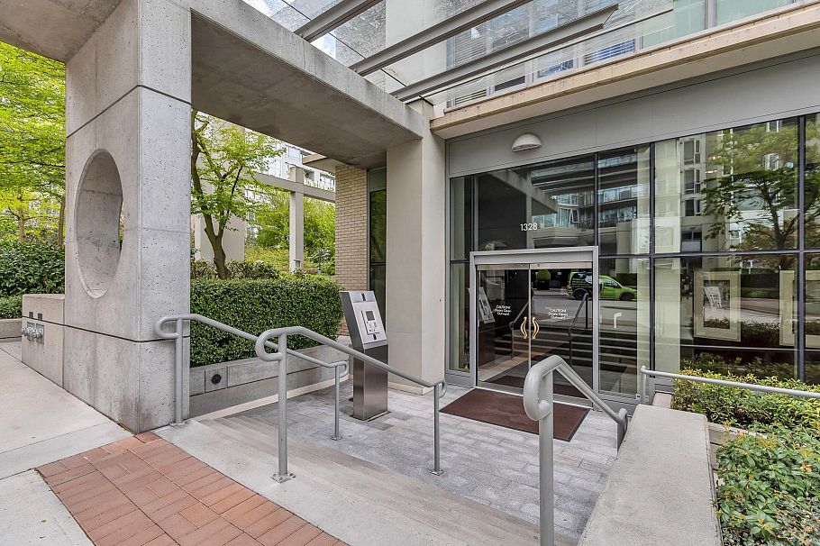 801 1328 Marinaside Crescent Vancouver, BC - 35