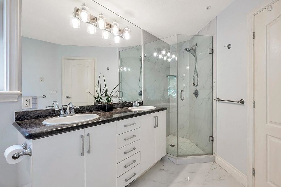 6271 Arlington Street Vancouver, BC - 20