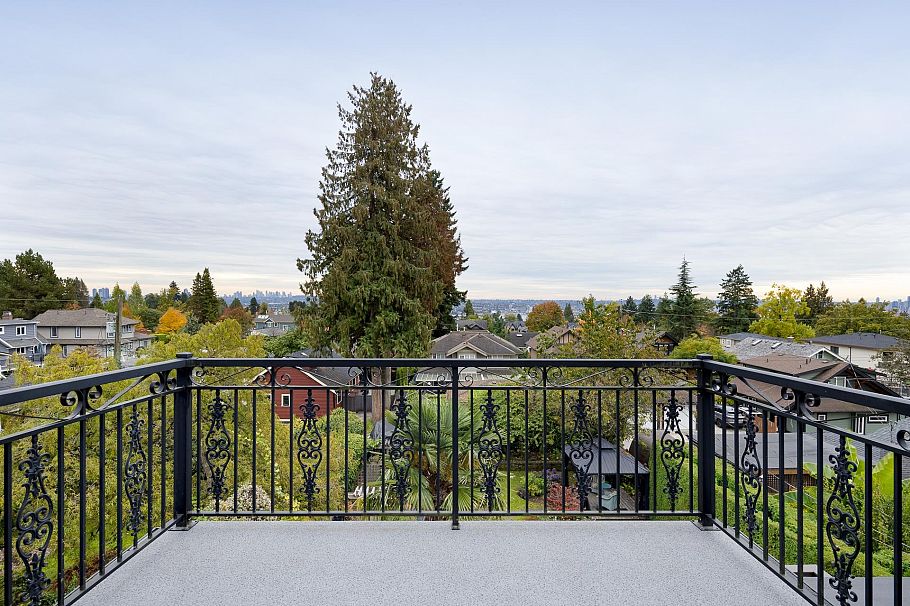 529 E 11th Street North Vancouver, BC - 32