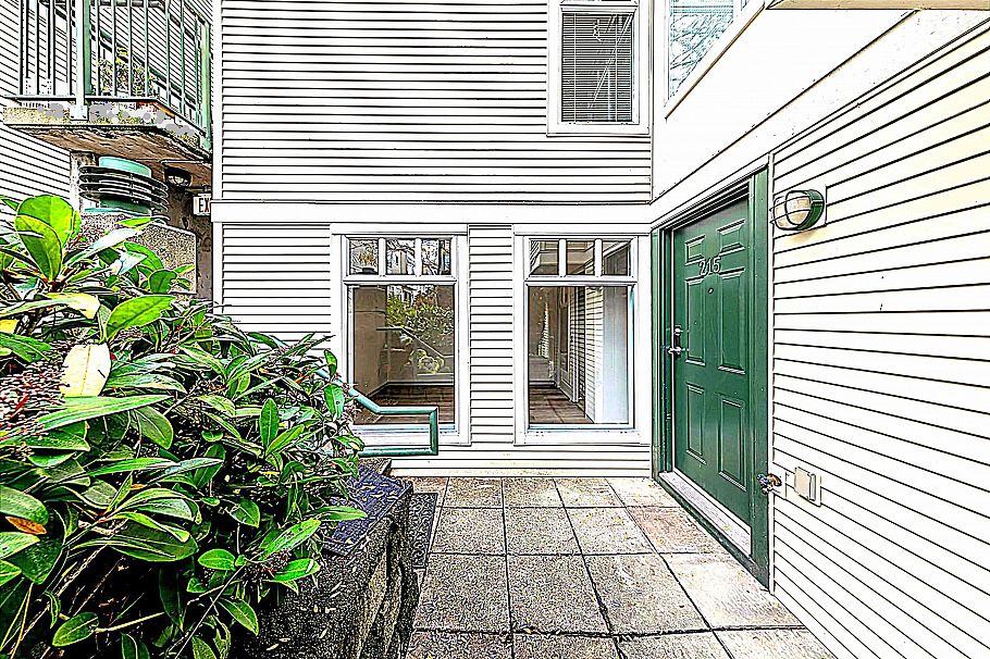 215 3727 W 10th Avenue Vancouver, BC - 4