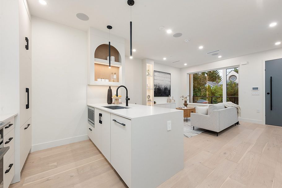 1 65 E King Edward Avenue Vancouver, BC - 10